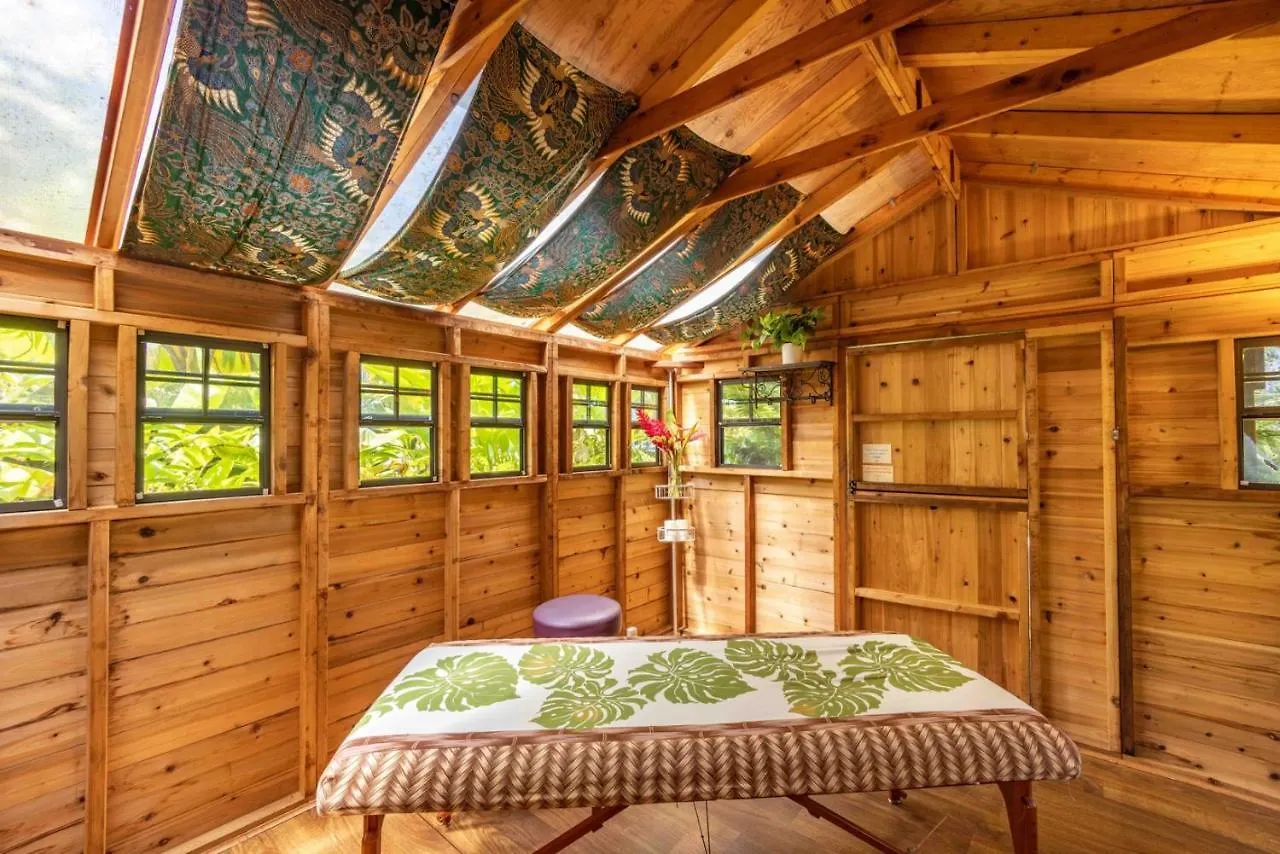 Farm stay Plumeria Room On A Lush Farm On Maui'S North Shore Huelo