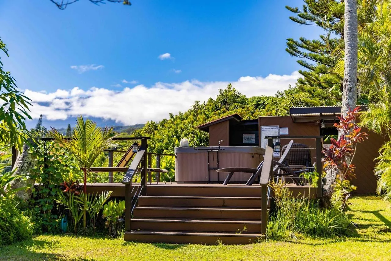 Farm stay Plumeria Room On A Lush Farm On Maui'S North Shore Huelo