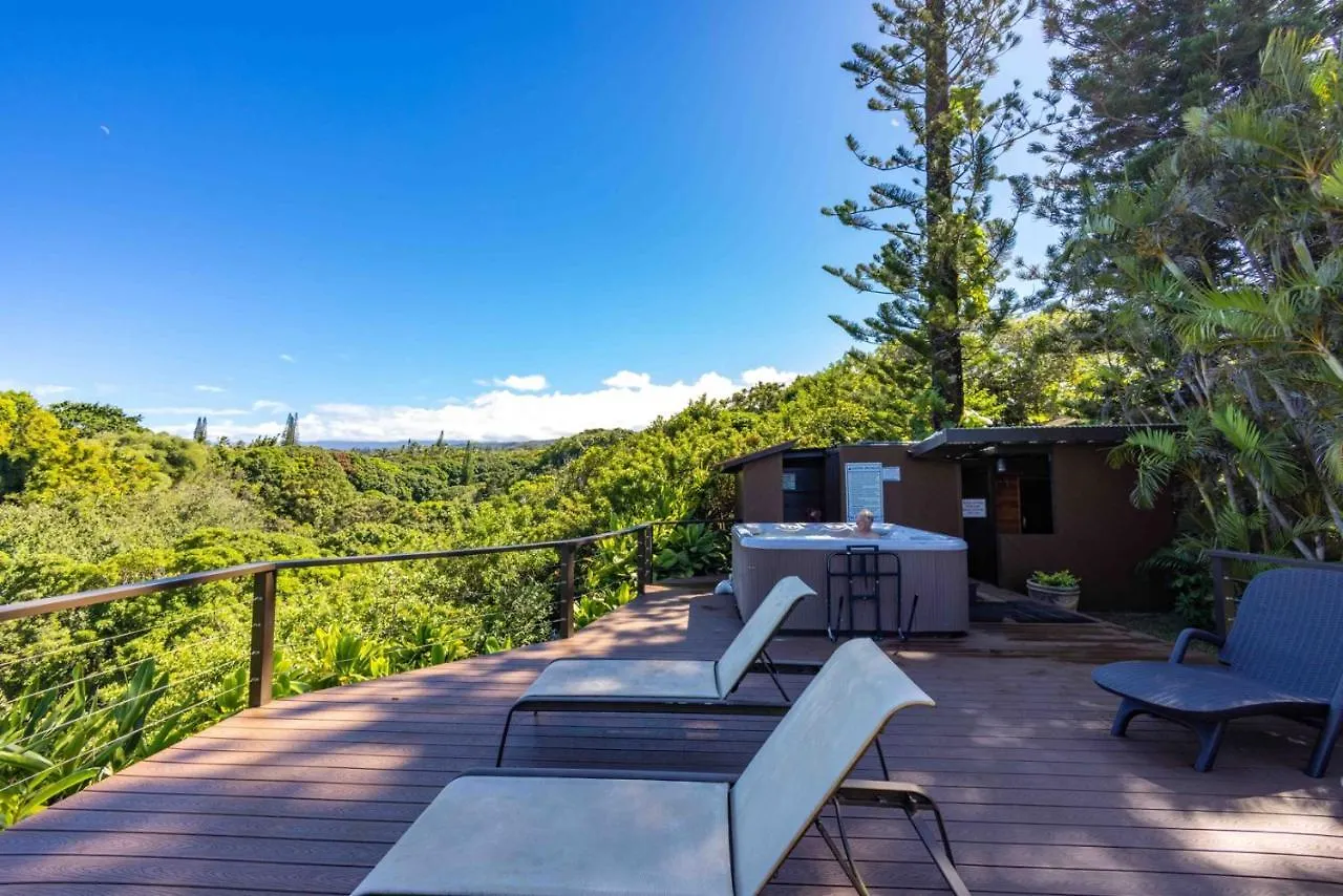 Plumeria Room On A Lush Farm On Maui'S North Shore Huelo United States