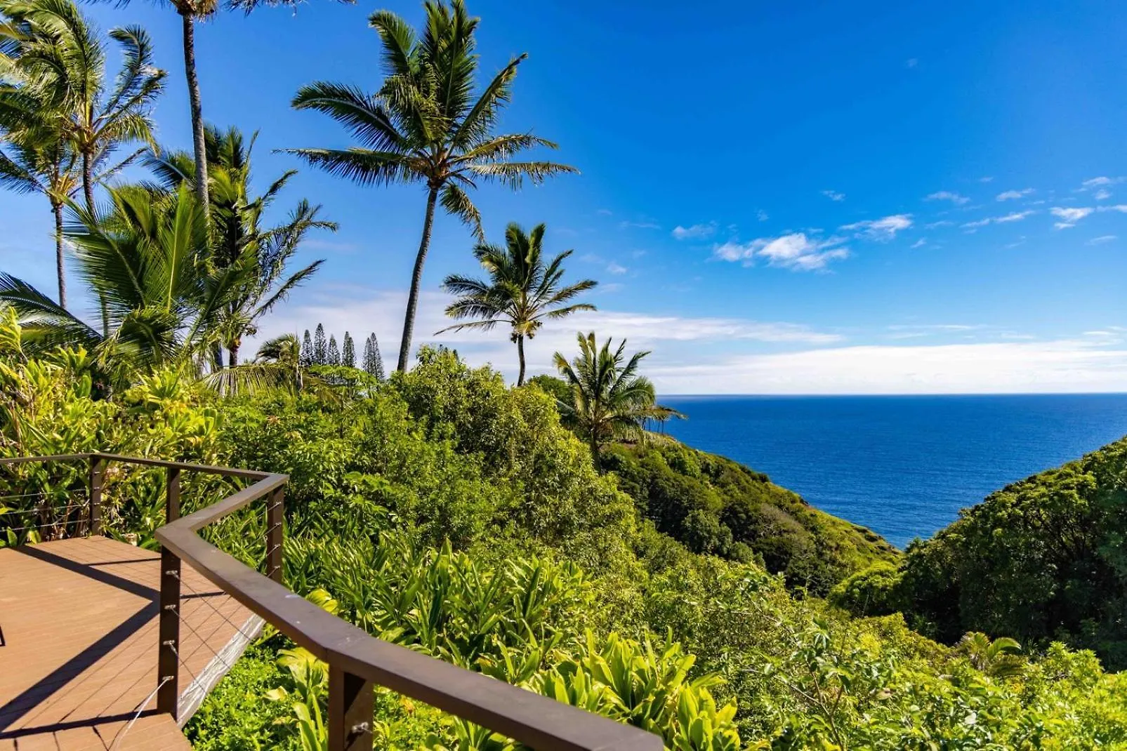 Farm stay Plumeria Room On A Lush Farm On Maui'S North Shore Huelo